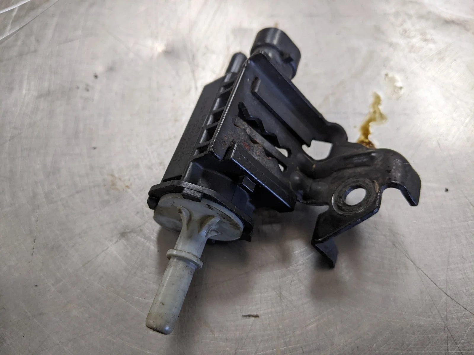 EVAP Purge Valve From 2006 Hummer H3 3.5 12597341 HUMMER [2]