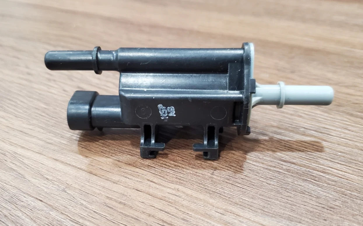 OEM ! Fuel Vapor Canister Purge Valve Solenoid 12597341 OEM [4]