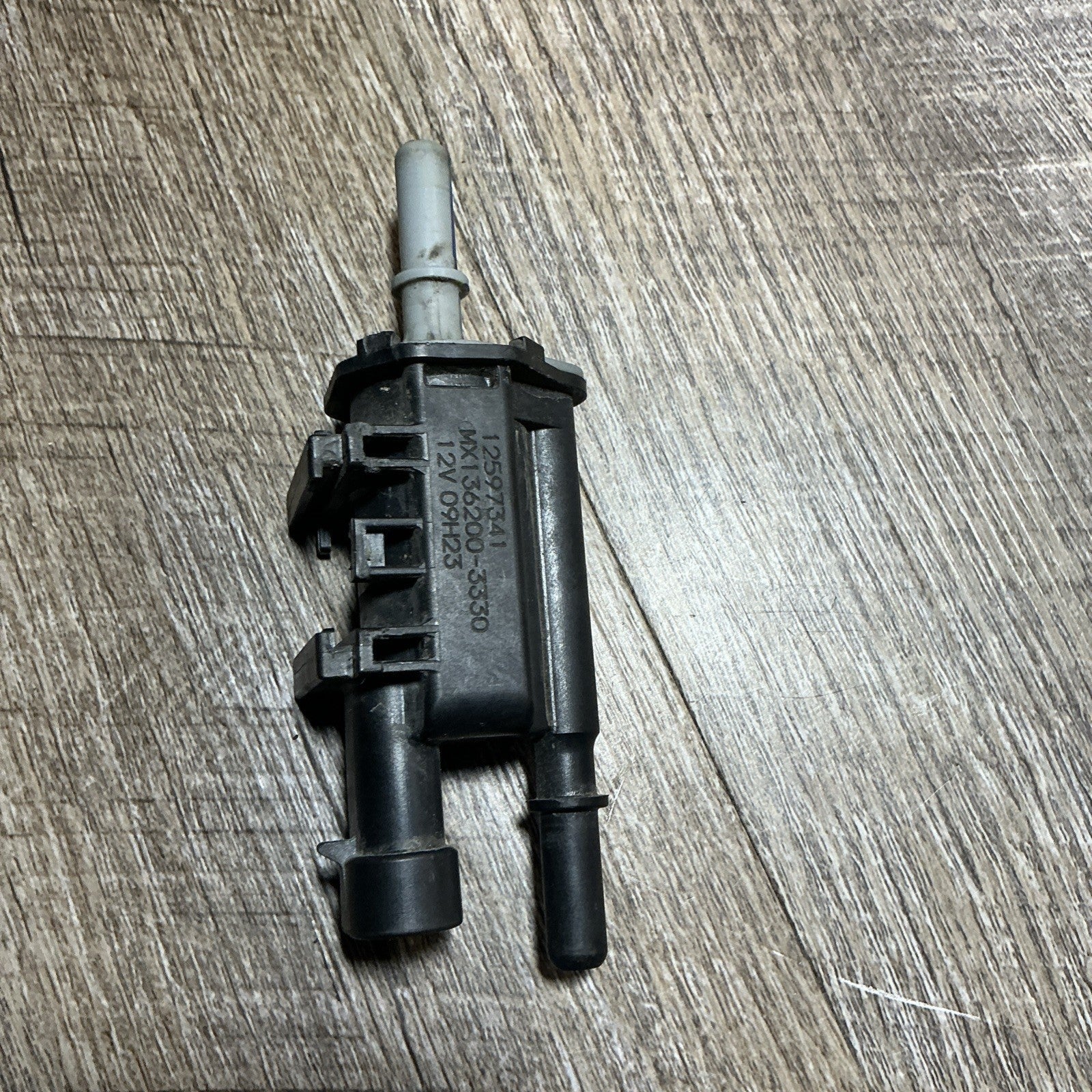 OEM  Emisson System Vapor Canister Purge Valve Solenoid 04-14 GM 12597341 6B93BC-57