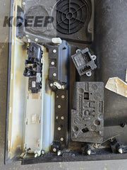 10-13 Land Rover LR4 Driver and passenger front & Left Interior door panel