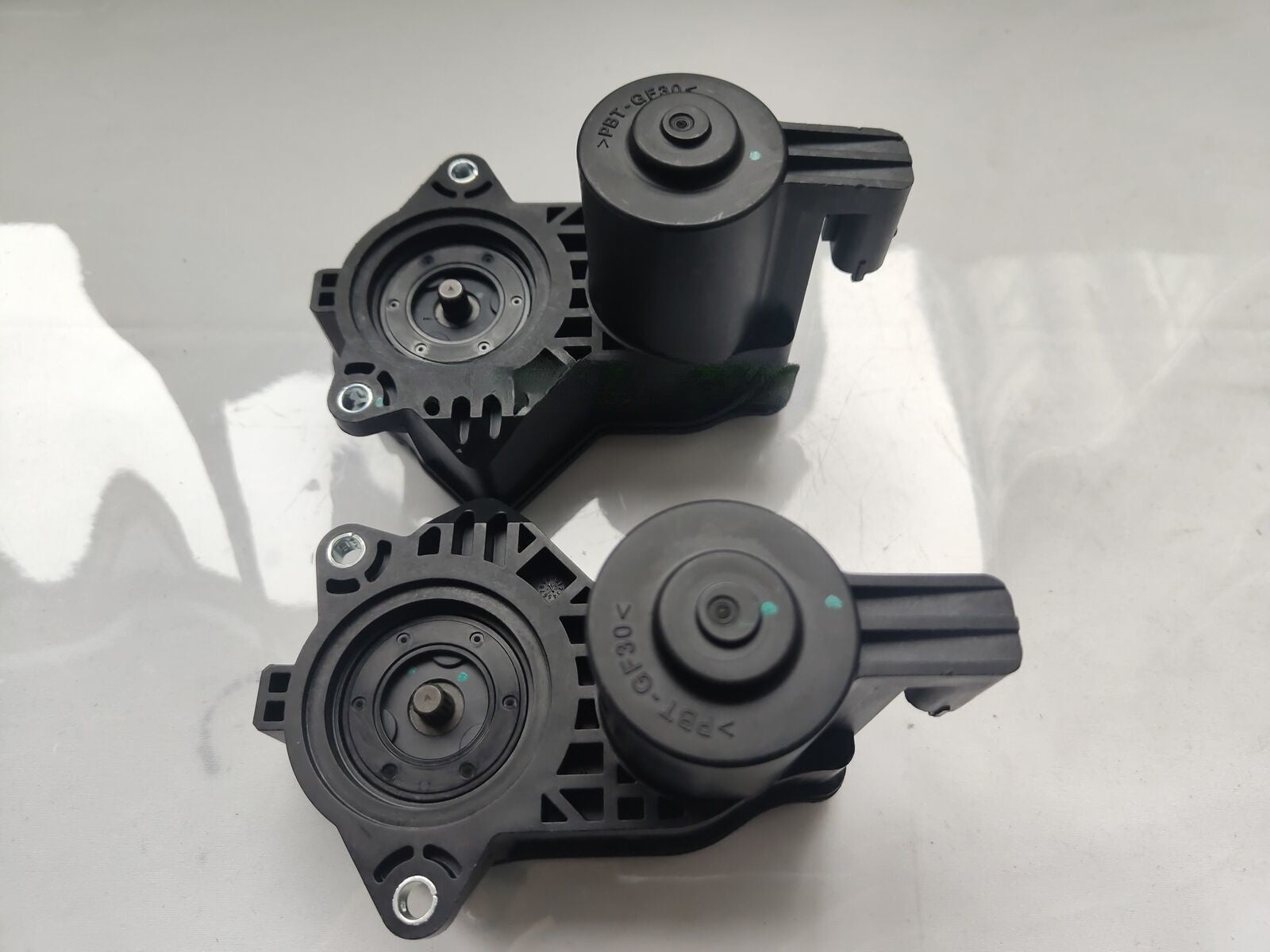 Pair Rear Left or Right Parking Brake Actuator For Tesla 3 2017-22 Y 2020-22 6B93BC-57
