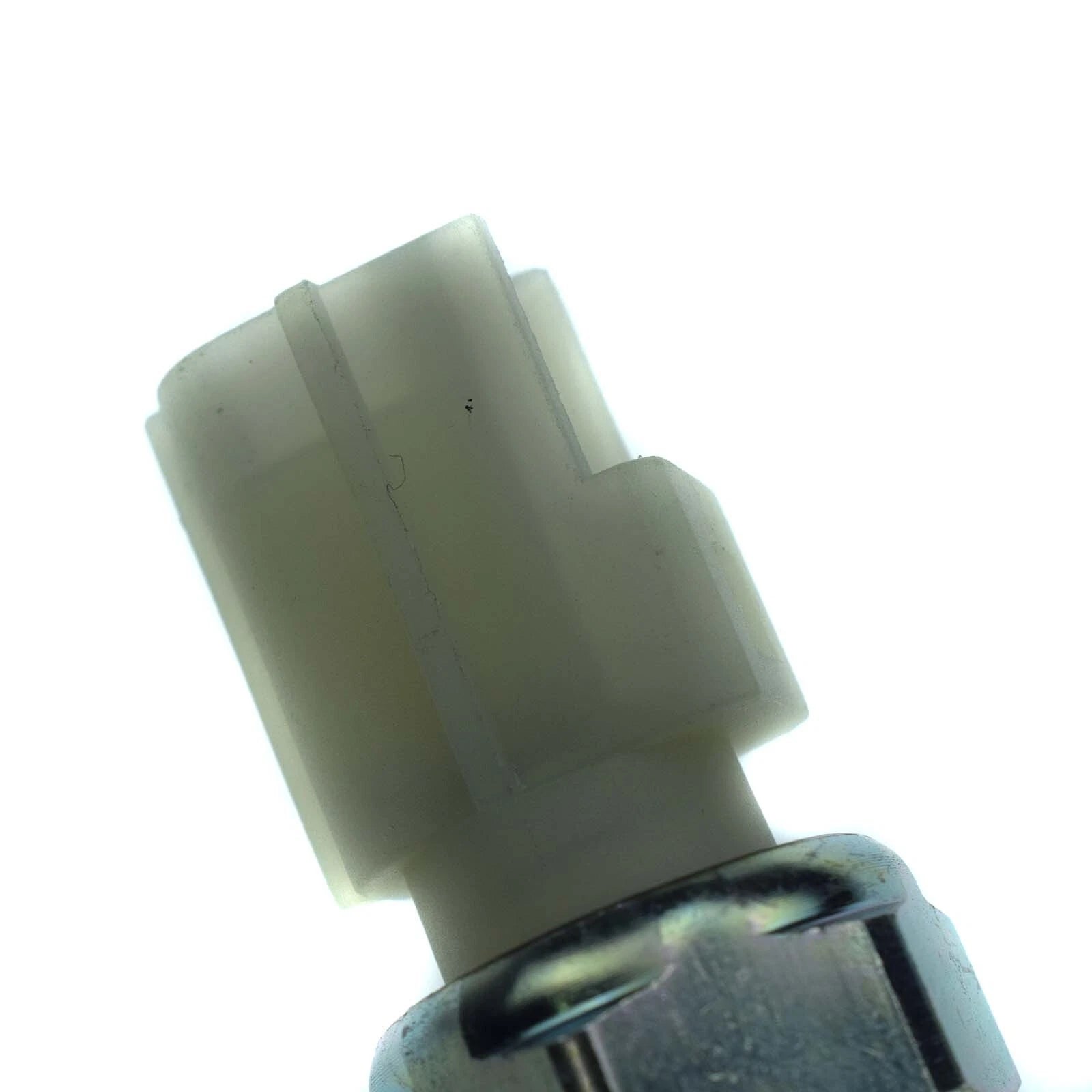 Engine Oil Cooler Pressure Sending Unit Switch For Ford F150 /250 /350 GC3Z9278B 6B93BC-57