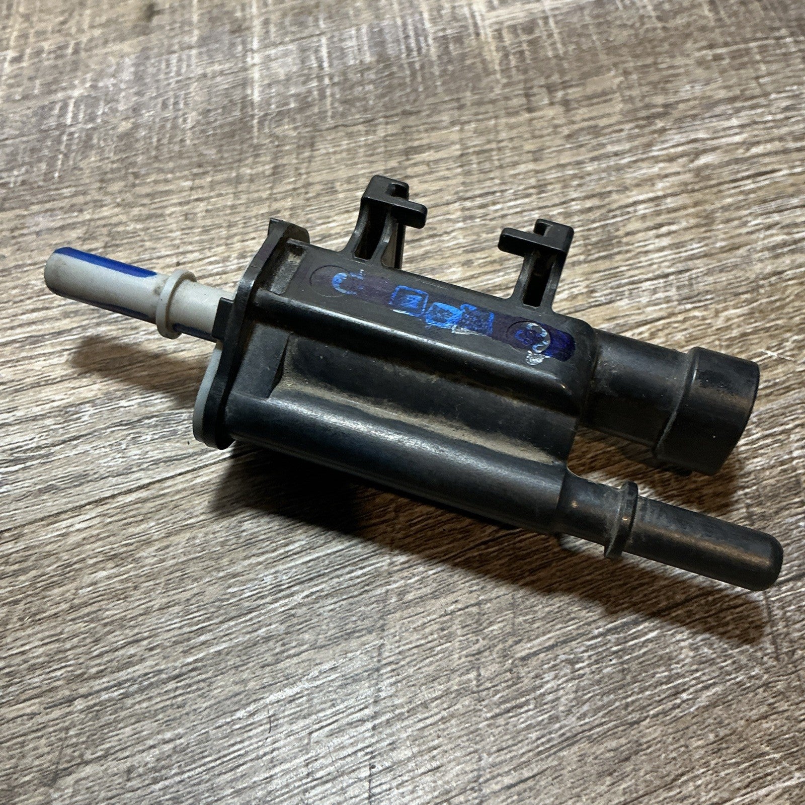 OEM  Emisson System Vapor Canister Purge Valve Solenoid 04-14 GM 12597341 6B93BC-57